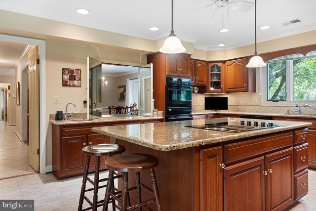 11301 CROSSING GLEN CT, Potomac, MD 20854