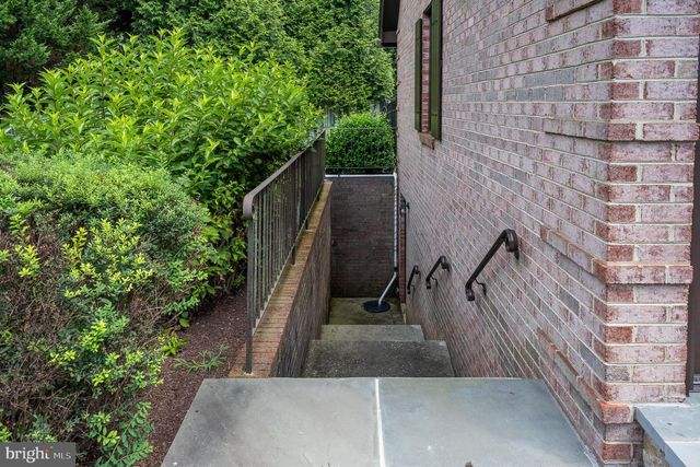 11301 CROSSING GLEN CT, Potomac, MD 20854