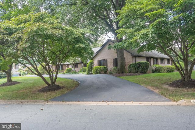 11301 CROSSING GLEN CT, Potomac, MD 20854