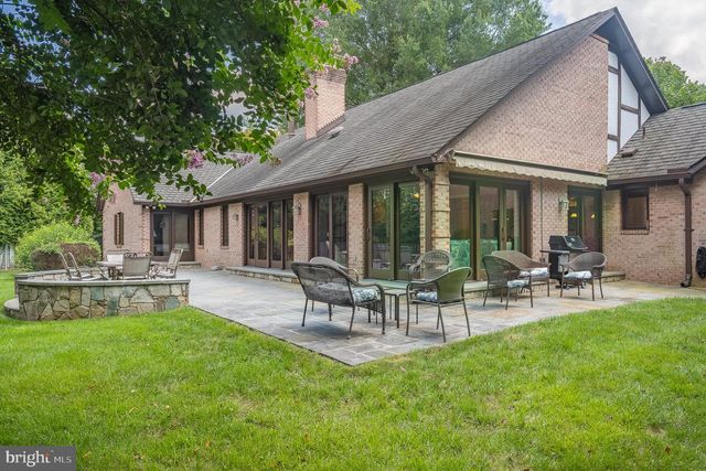 11301 CROSSING GLEN CT, Potomac, MD 20854