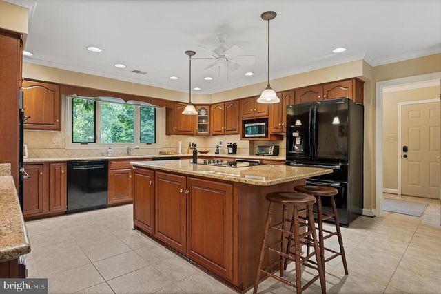 11301 CROSSING GLEN CT, Potomac, MD 20854