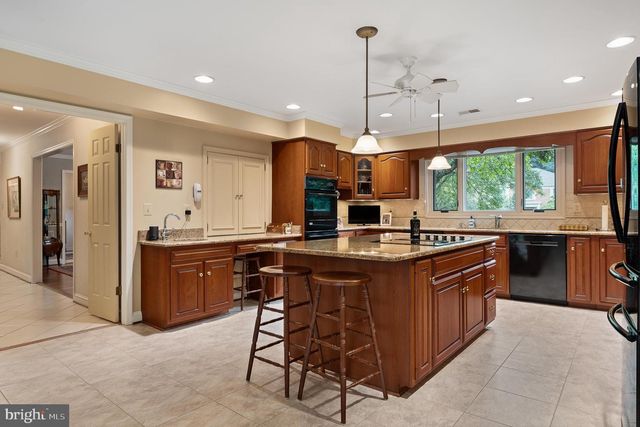 11301 CROSSING GLEN CT, Potomac, MD 20854