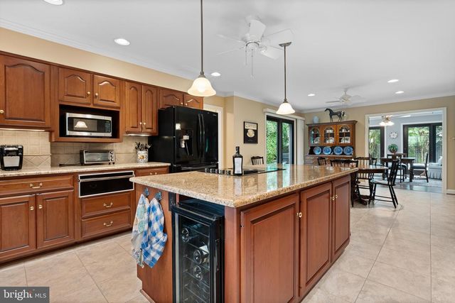 11301 CROSSING GLEN CT, Potomac, MD 20854