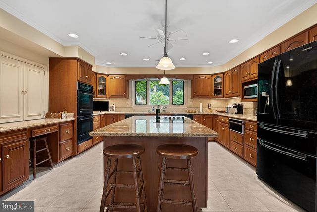 11301 CROSSING GLEN CT, Potomac, MD 20854