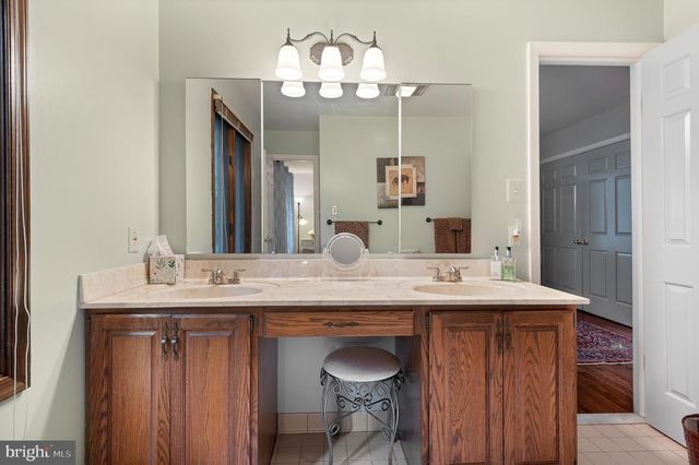 11301 CROSSING GLEN CT, Potomac, MD 20854