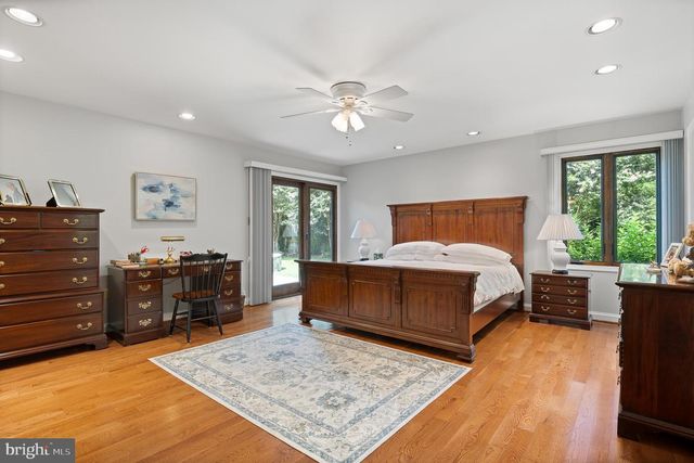 11301 CROSSING GLEN CT, Potomac, MD 20854