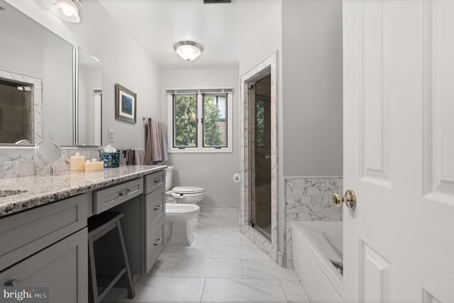 11301 CROSSING GLEN CT, Potomac, MD 20854