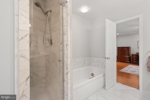 11301 CROSSING GLEN CT, Potomac, MD 20854