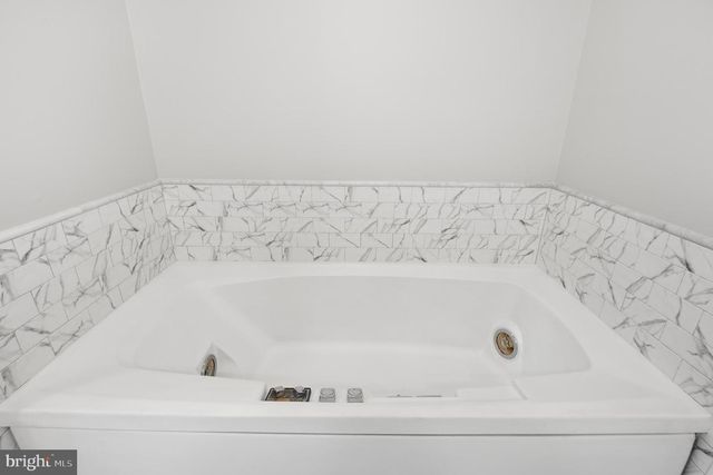 11301 CROSSING GLEN CT, Potomac, MD 20854