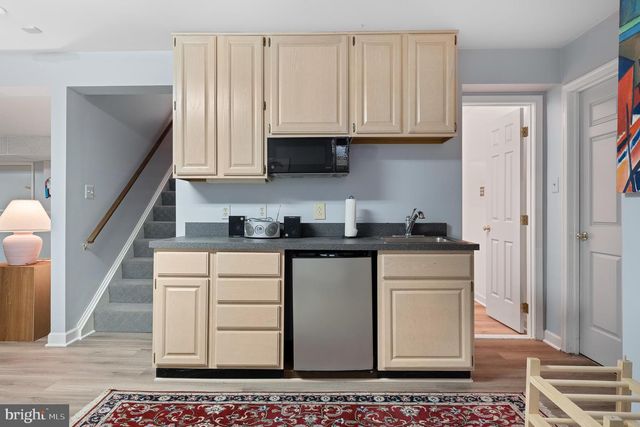 11301 CROSSING GLEN CT, Potomac, MD 20854