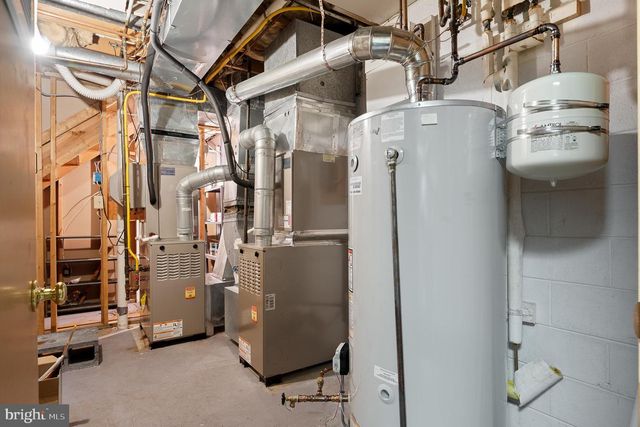 11301 CROSSING GLEN CT, Potomac, MD 20854