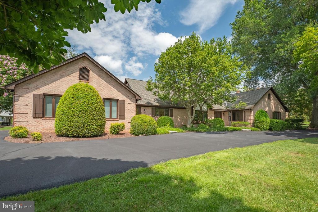 11301 CROSSING GLEN CT, Potomac, MD 20854