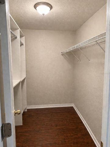 8618 GRANDVIEW DRIVE, Tampa, FL 33617