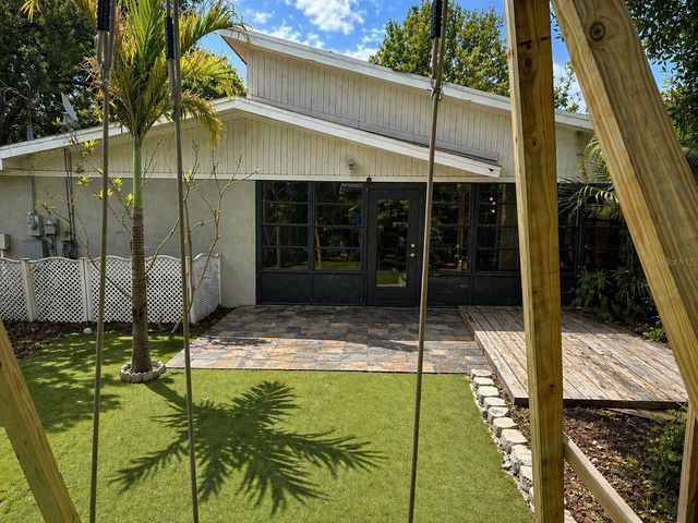 8618 GRANDVIEW DRIVE, Tampa, FL 33617