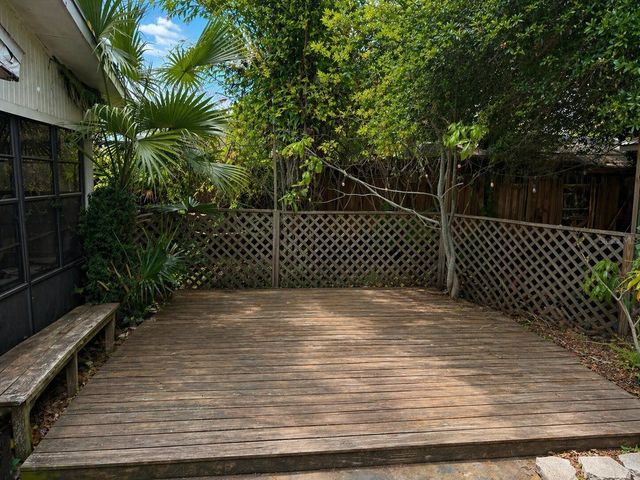 8618 GRANDVIEW DRIVE, Tampa, FL 33617