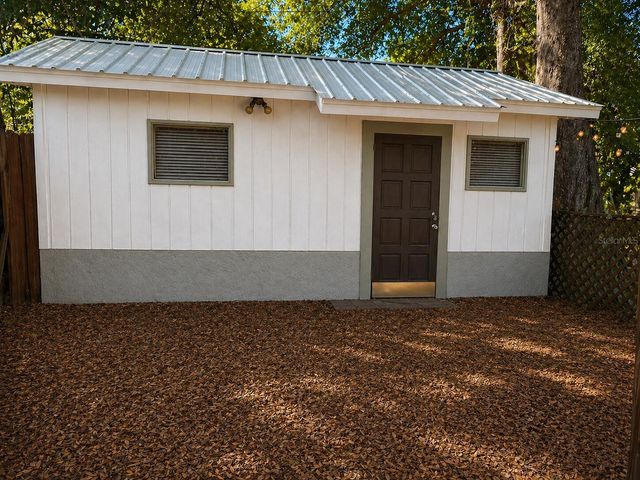 8618 GRANDVIEW DRIVE, Tampa, FL 33617