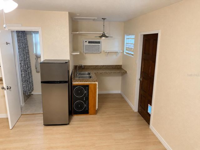 8618 GRANDVIEW DRIVE, Tampa, FL 33617