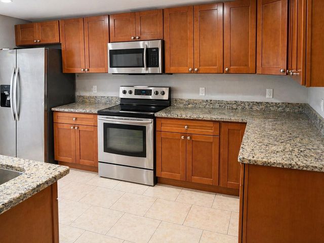 8618 GRANDVIEW DRIVE, Tampa, FL 33617