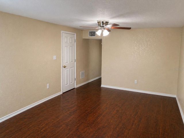 8618 GRANDVIEW DRIVE, Tampa, FL 33617