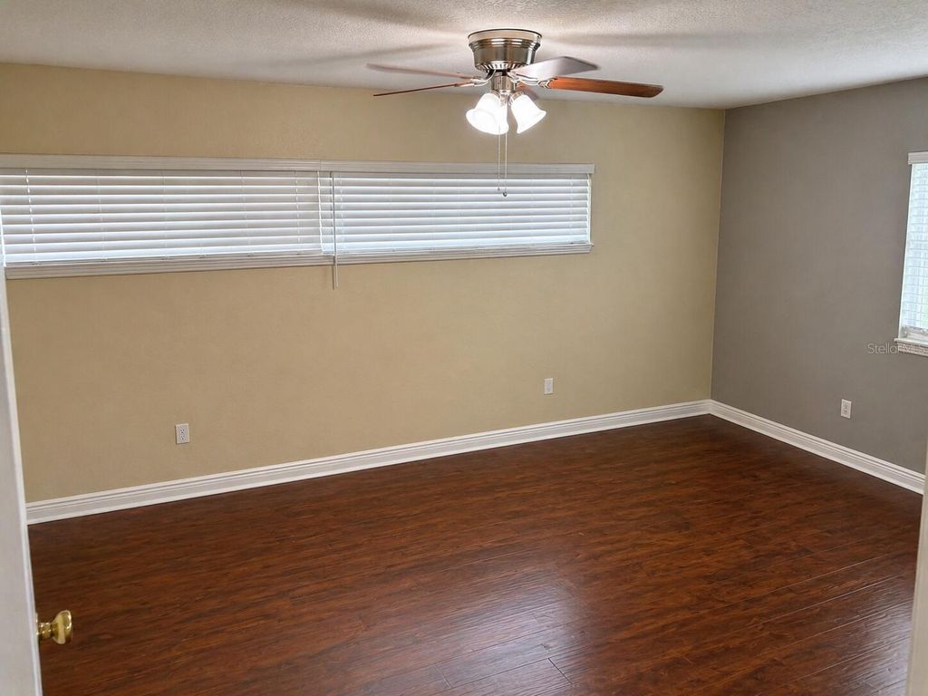 Image 11 of property listing at 8618 GRANDVIEW DRIVE, Tampa, FL 33617