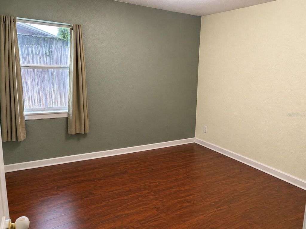 Image 18 of property listing at 8618 GRANDVIEW DRIVE, Tampa, FL 33617