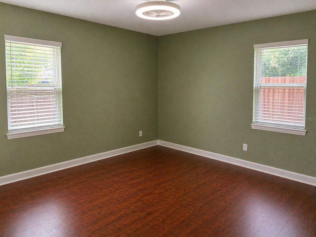 Image 19 of property listing at 8618 GRANDVIEW DRIVE, Tampa, FL 33617