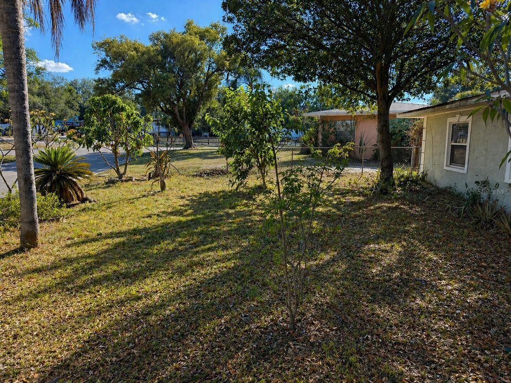 Image 28 of property listing at 8618 GRANDVIEW DRIVE, Tampa, FL 33617