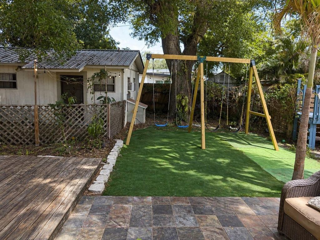 Image 31 of property listing at 8618 GRANDVIEW DRIVE, Tampa, FL 33617