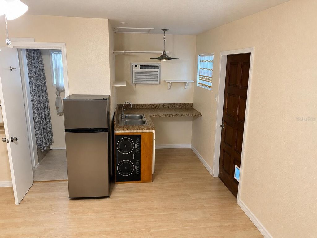 Image 36 of property listing at 8618 GRANDVIEW DRIVE, Tampa, FL 33617