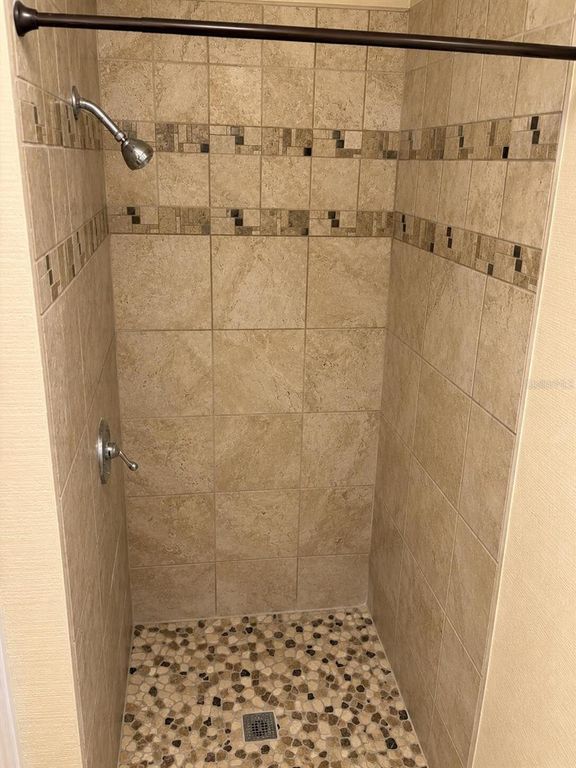 Image 39 of property listing at 8618 GRANDVIEW DRIVE, Tampa, FL 33617