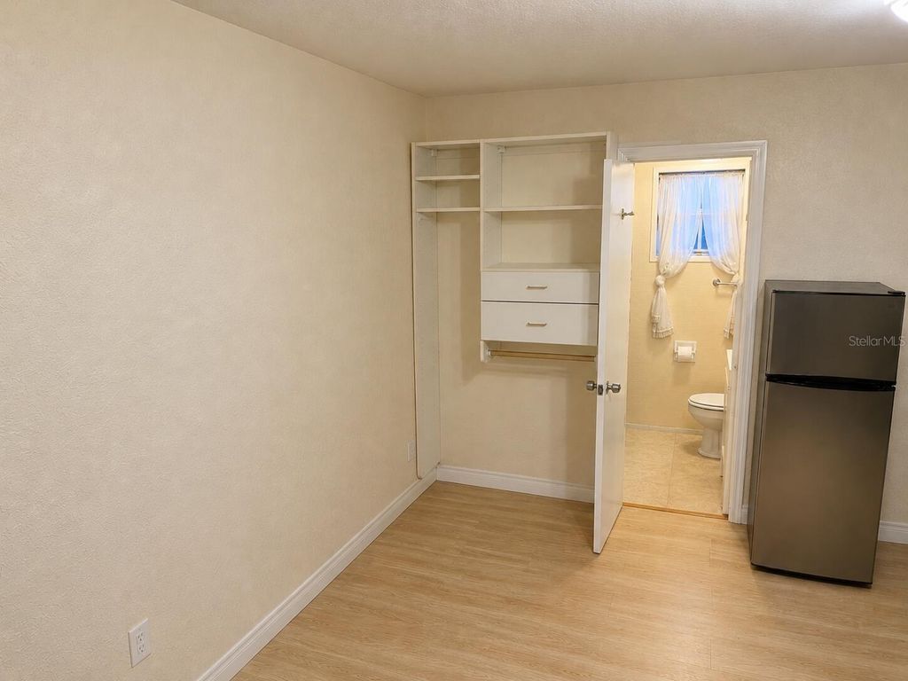 Image 40 of property listing at 8618 GRANDVIEW DRIVE, Tampa, FL 33617