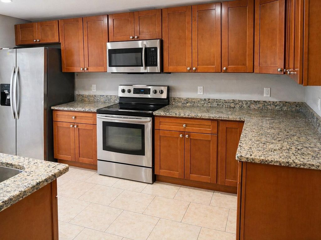 Image 8 of property listing at 8618 GRANDVIEW DRIVE, Tampa, FL 33617