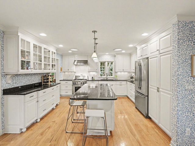 9 E Heatheridge Street, Ann Arbor, MI 48104