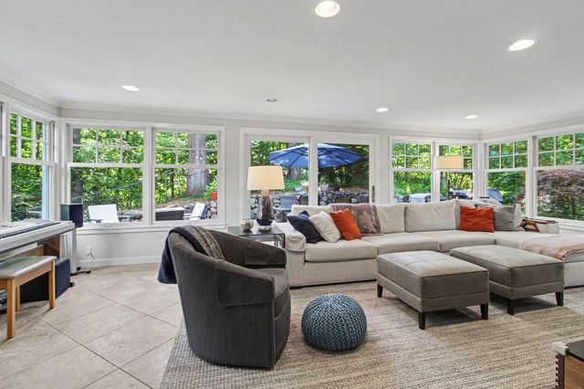 9 E Heatheridge Street, Ann Arbor, MI 48104