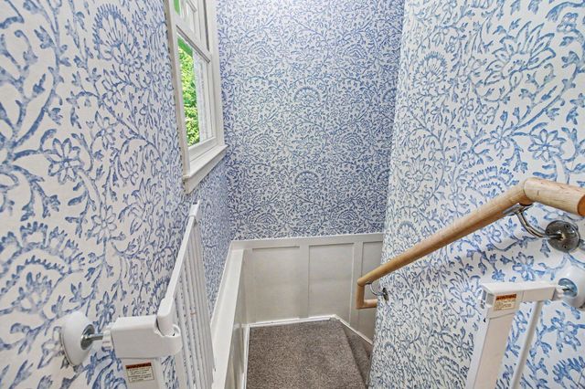 9 E Heatheridge Street, Ann Arbor, MI 48104