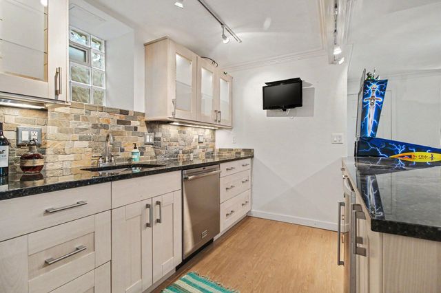 9 E Heatheridge Street, Ann Arbor, MI 48104