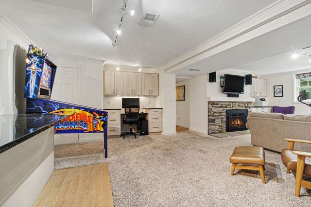 9 E Heatheridge Street, Ann Arbor, MI 48104