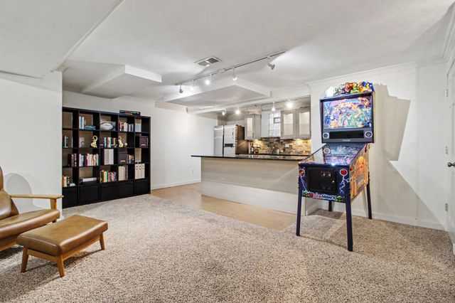 9 E Heatheridge Street, Ann Arbor, MI 48104