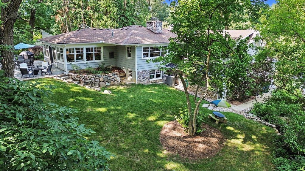 9 E Heatheridge Street, Ann Arbor, MI 48104
