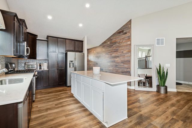 7296 Crane Drive, Hugo, MN 55038