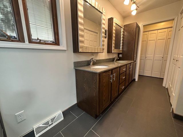 712 Kelley Drive, Rochelle, IL 61068