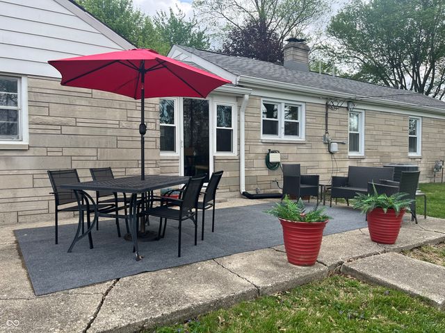 1440 Estates Drive, Greenwood, IN 46142