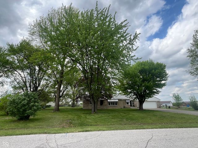 1440 Estates Drive, Greenwood, IN 46142