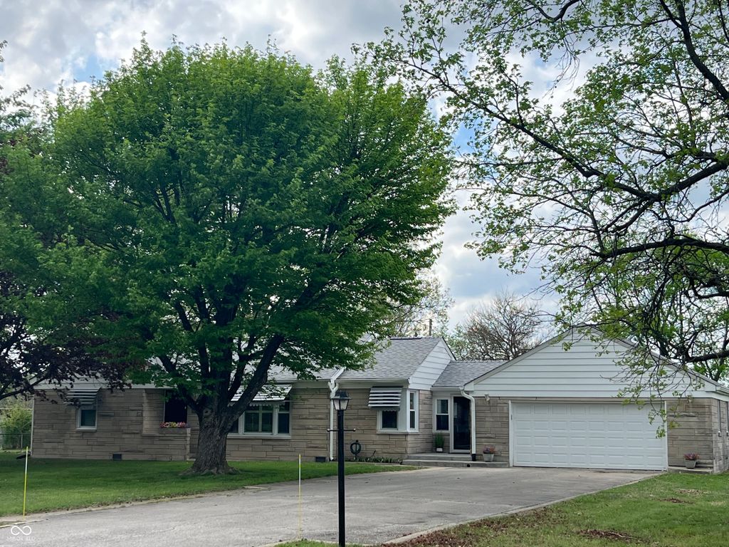 1440 Estates Drive, Greenwood, IN 46142