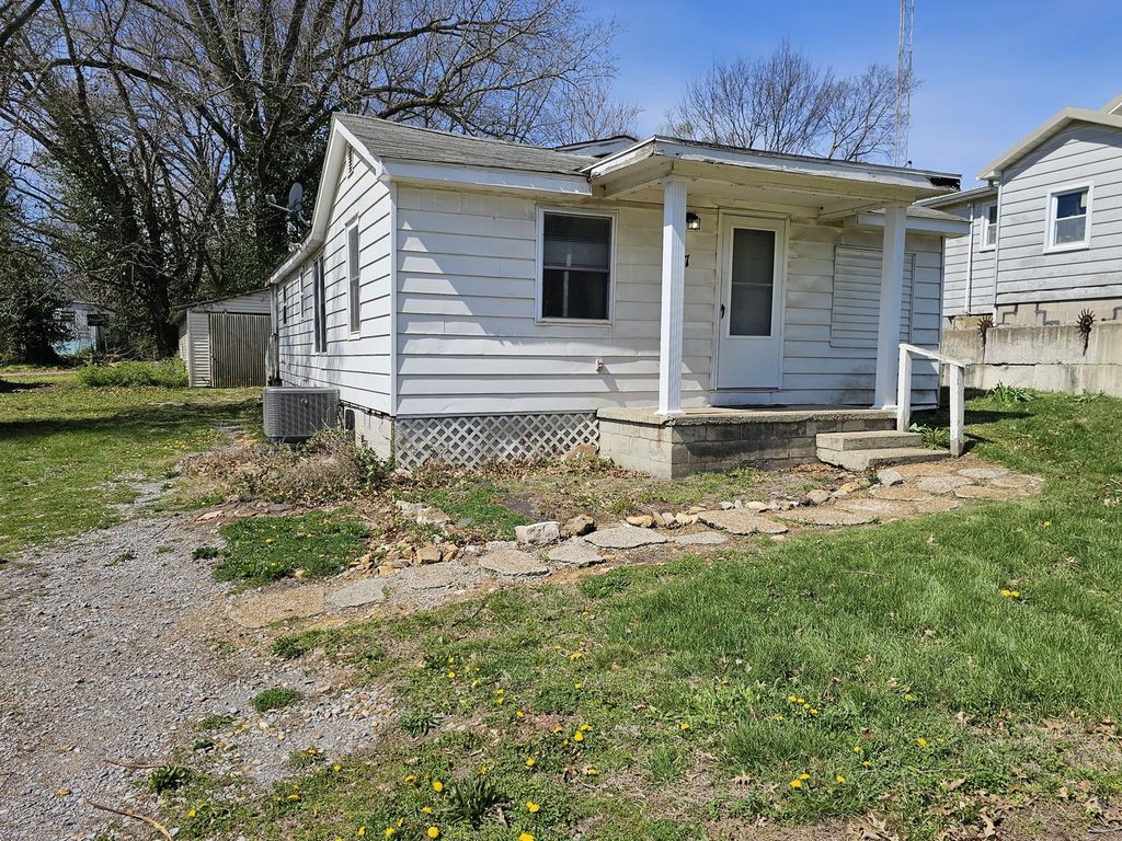 Image 2 of property listing at 317 S 1st Street, Mt Vernon, IL 62864