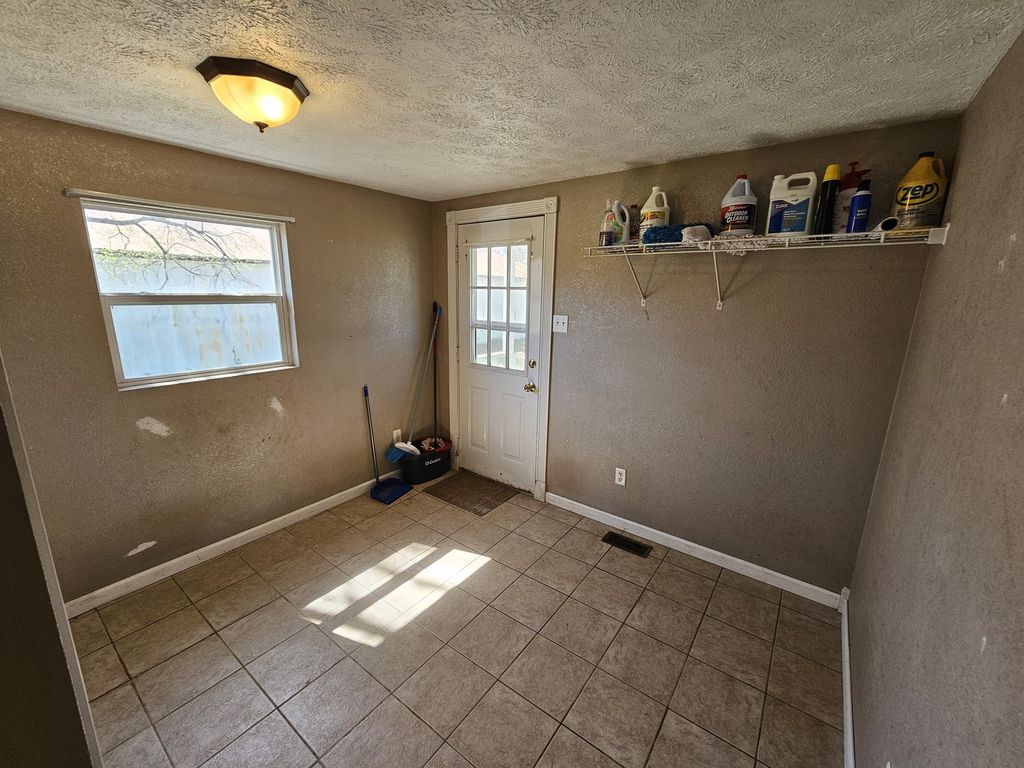 Image 11 of property listing at 317 S 1st Street, Mt Vernon, IL 62864