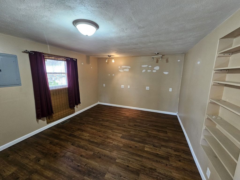 Image 13 of property listing at 317 S 1st Street, Mt Vernon, IL 62864