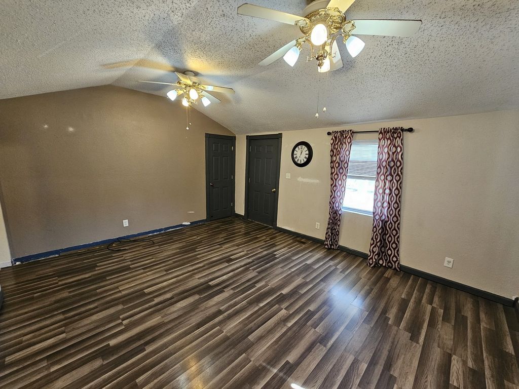 Image 5 of property listing at 317 S 1st Street, Mt Vernon, IL 62864