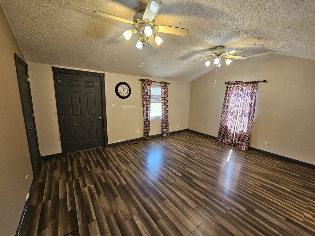 Image 6 of property listing at 317 S 1st Street, Mt Vernon, IL 62864