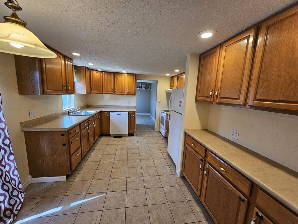 Image 7 of property listing at 317 S 1st Street, Mt Vernon, IL 62864